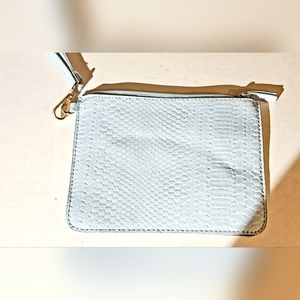 NWOT Jules Kae baby blue vegan Snake leather wristlet with detachable strap